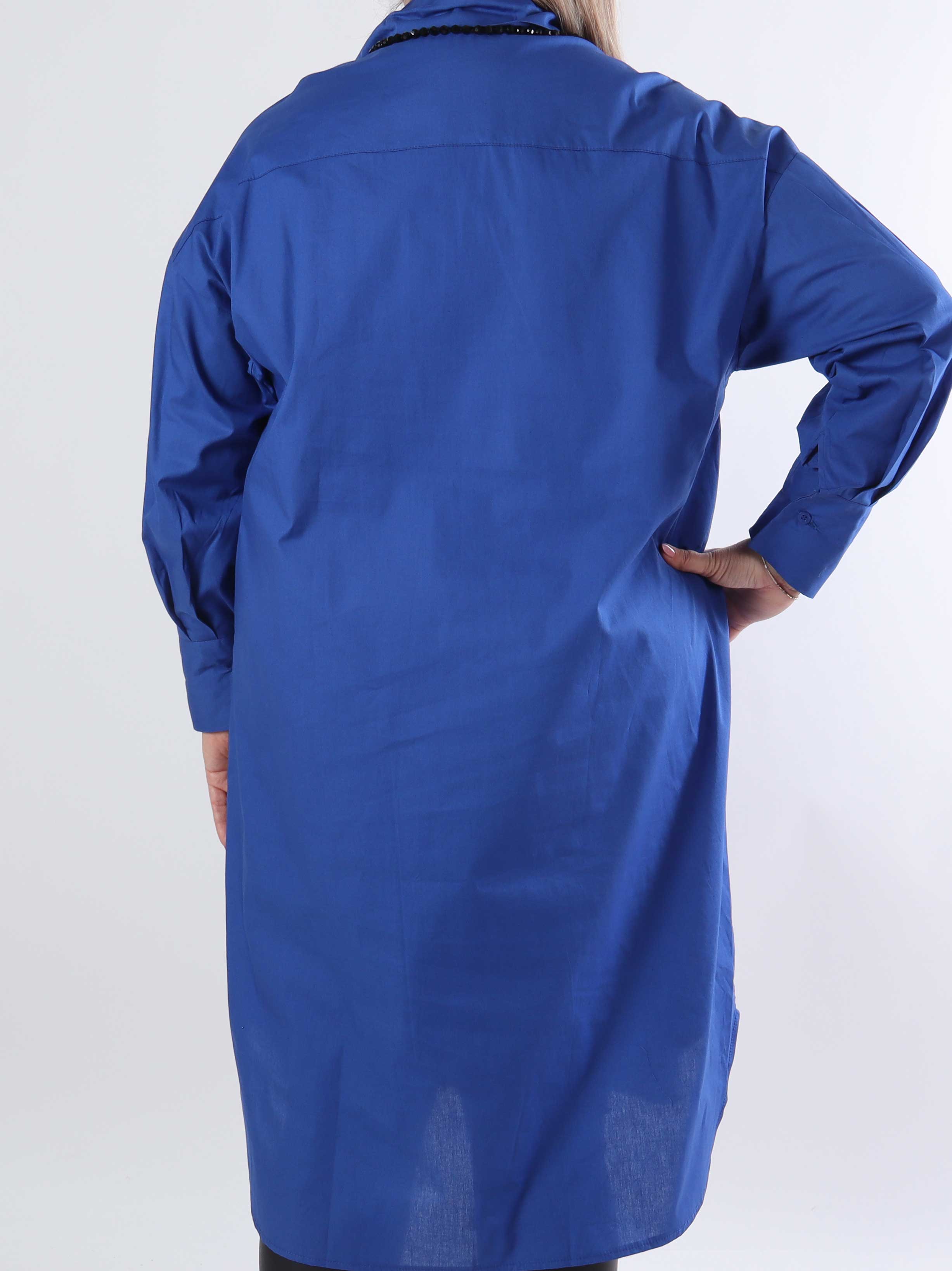 Ceylan - Lång skjortklänning i enfärgad bomull i plusstorlek